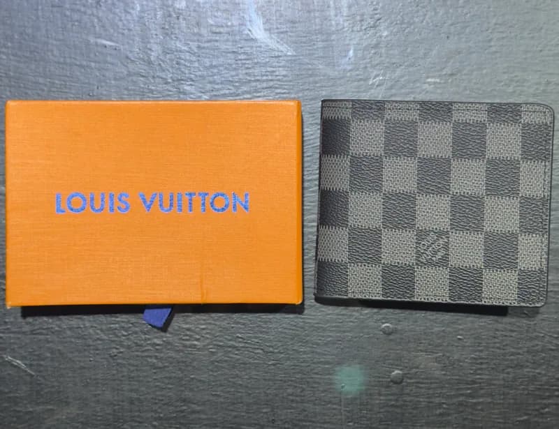 Louis Vuitton Billetera Louis Vuitton cuadros negra — Billeteras