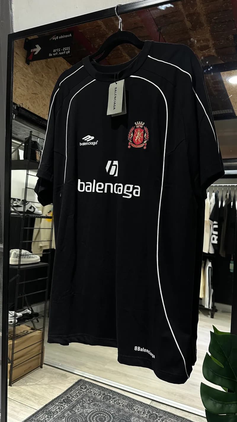Balenciaga Remera Balenciaga manga corta Nº 10 — Remeras