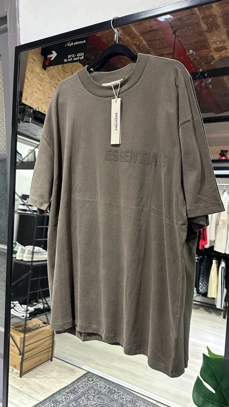 Essentials Remera Essentials FOG marrón — Remeras