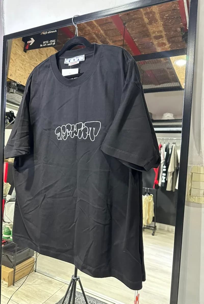 Off-White Remera Off-White negra Nube — Remeras