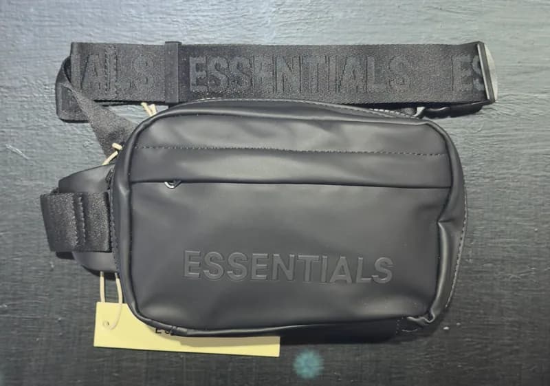 Essentials Riñonera Essentials full black — Riñoneras