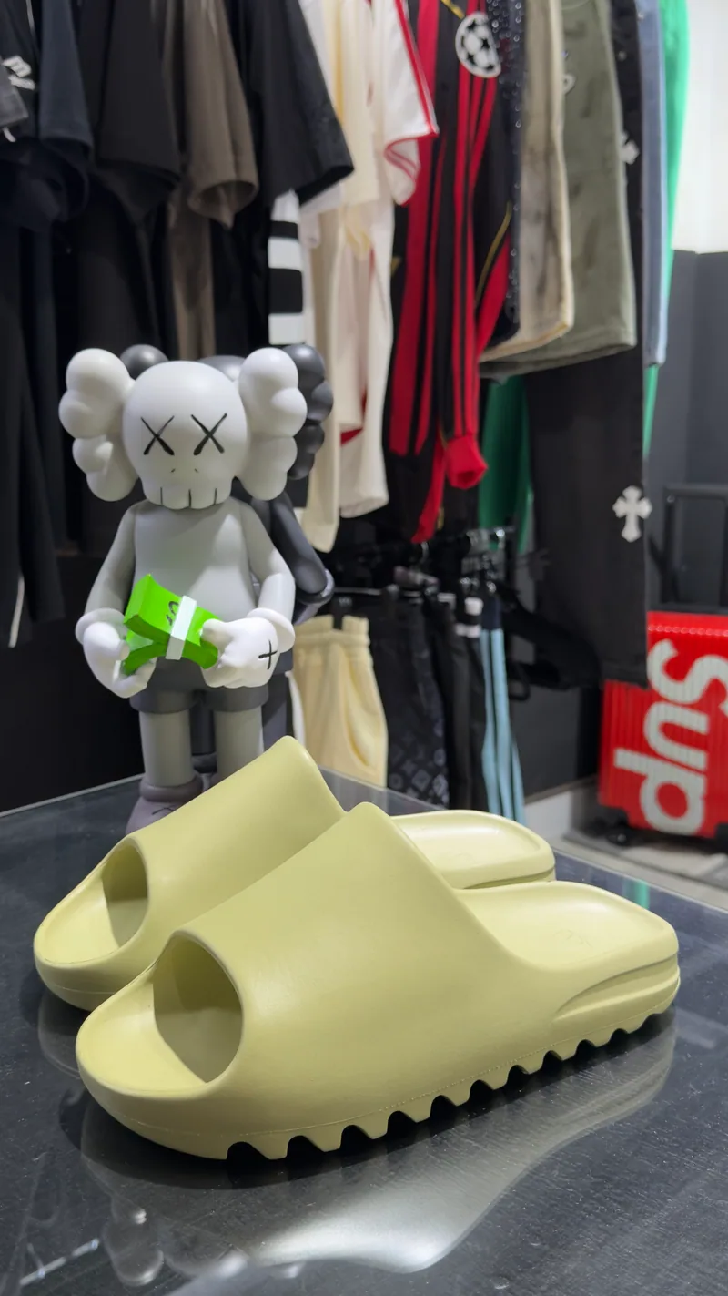 Yeezy Ojotas Yeezy Slide lisas verdes — Ojotas